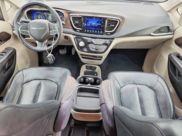 2017 CHRYSLER PACIFICA Touring L