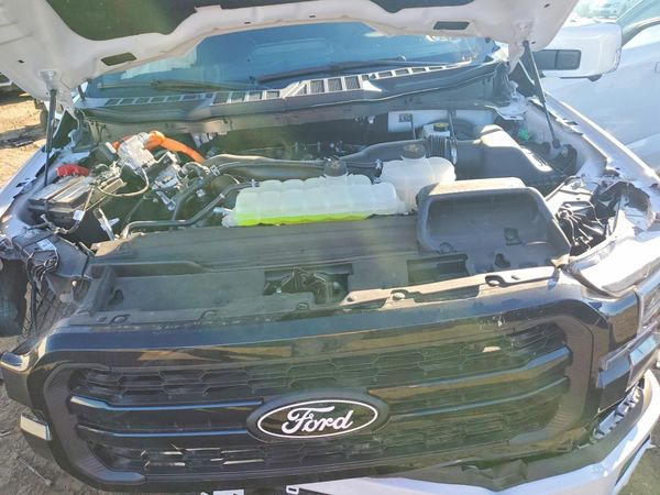 2026 FORD F150 Lariat — Engine bay