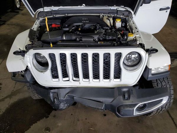 2021 JEEP GLADIATOR Overland — Engine bay