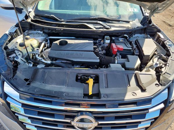 2024 NISSAN ROGUE SV — Engine bay
