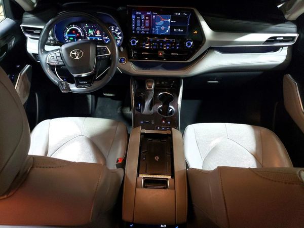 2021 TOYOTA HIGHLANDER Platinum