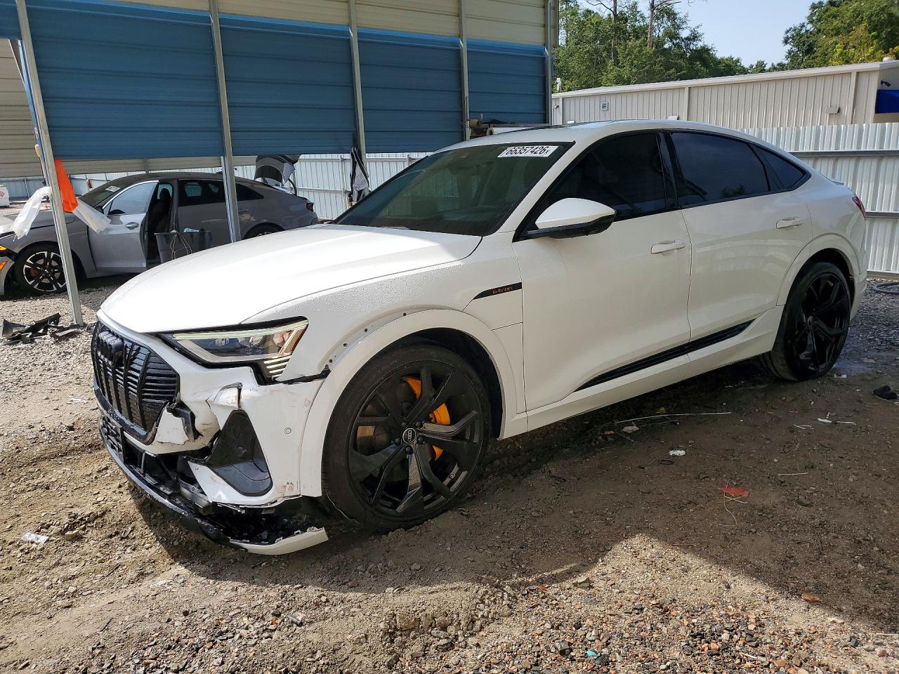 2022 AUDI E-TRON quattro Prestige — Front 3/4