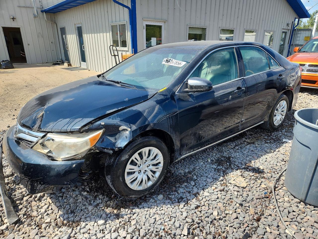 2014 TOYOTA CAMRY
