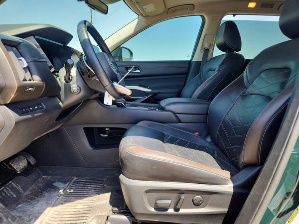 2023 NISSAN PATHFINDER PLATINUM