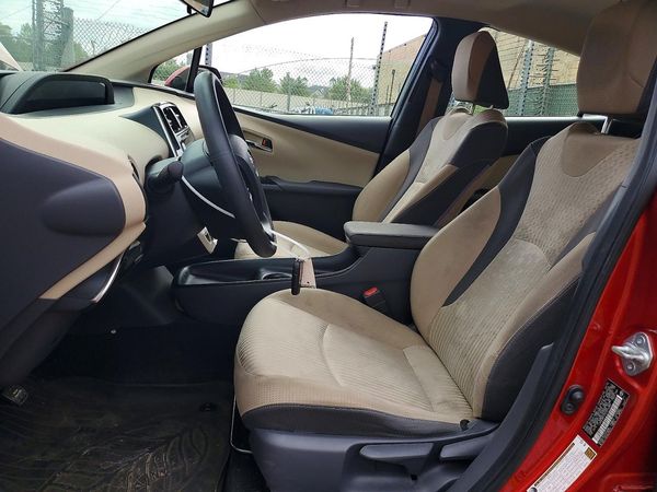 2016 TOYOTA PRIUS