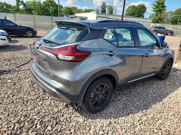 2024 NISSAN KICKS SR