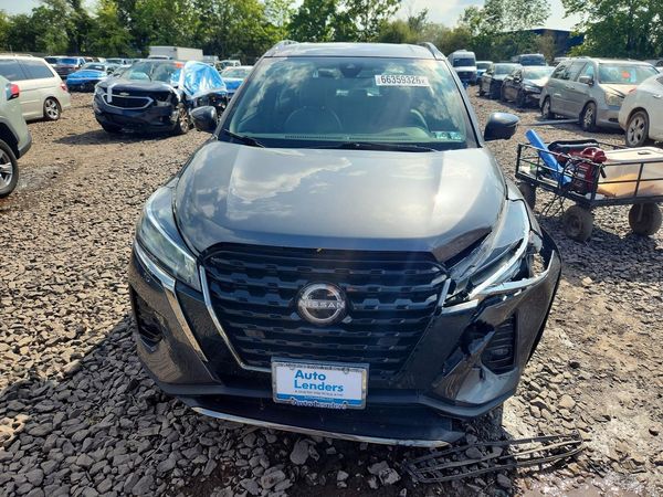 2024 NISSAN KICKS SR