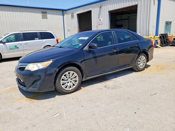 2014 TOYOTA CAMRY — Front 3/4