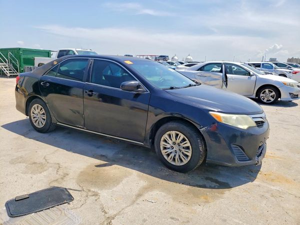 2014 TOYOTA CAMRY — Passenger 3/4