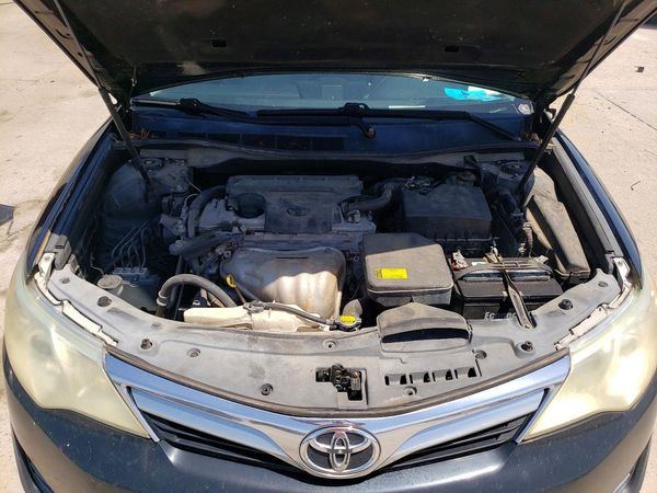 2014 TOYOTA CAMRY — Engine bay