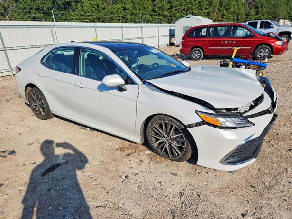 2023 TOYOTA CAMRY XLE — Passenger 3/4
