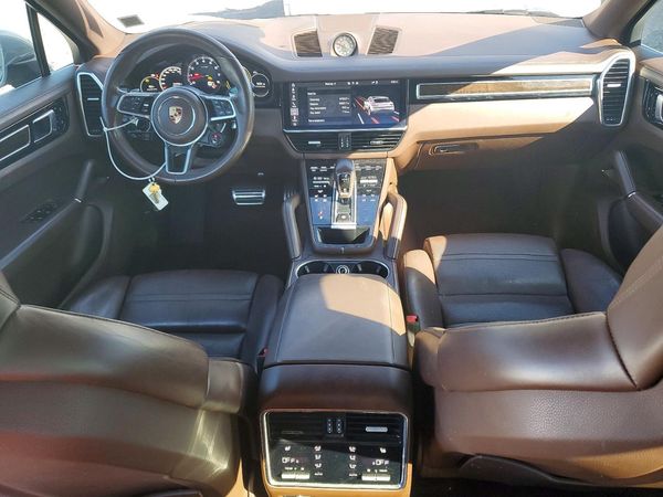 2020 PORSCHE CAYENNE