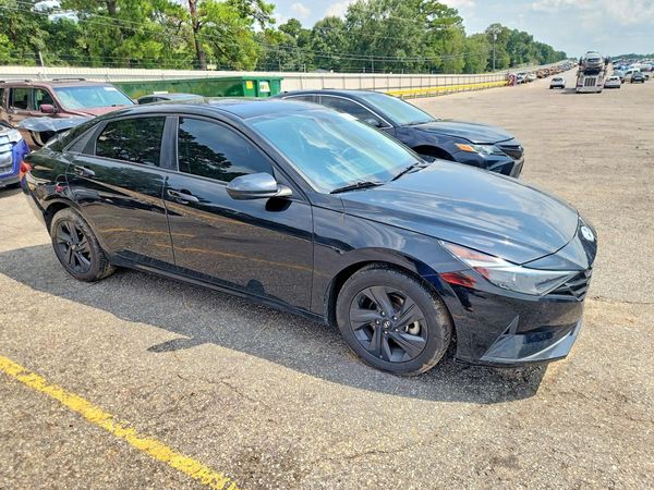 2022 HYUNDAI ELANTRA