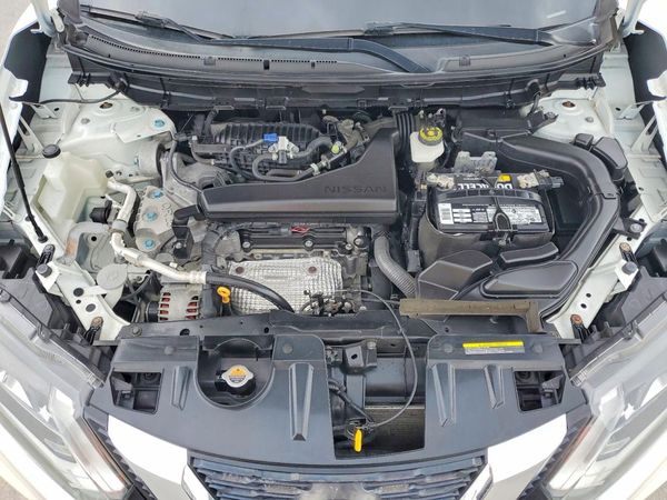2018 NISSAN ROGUE — Engine bay