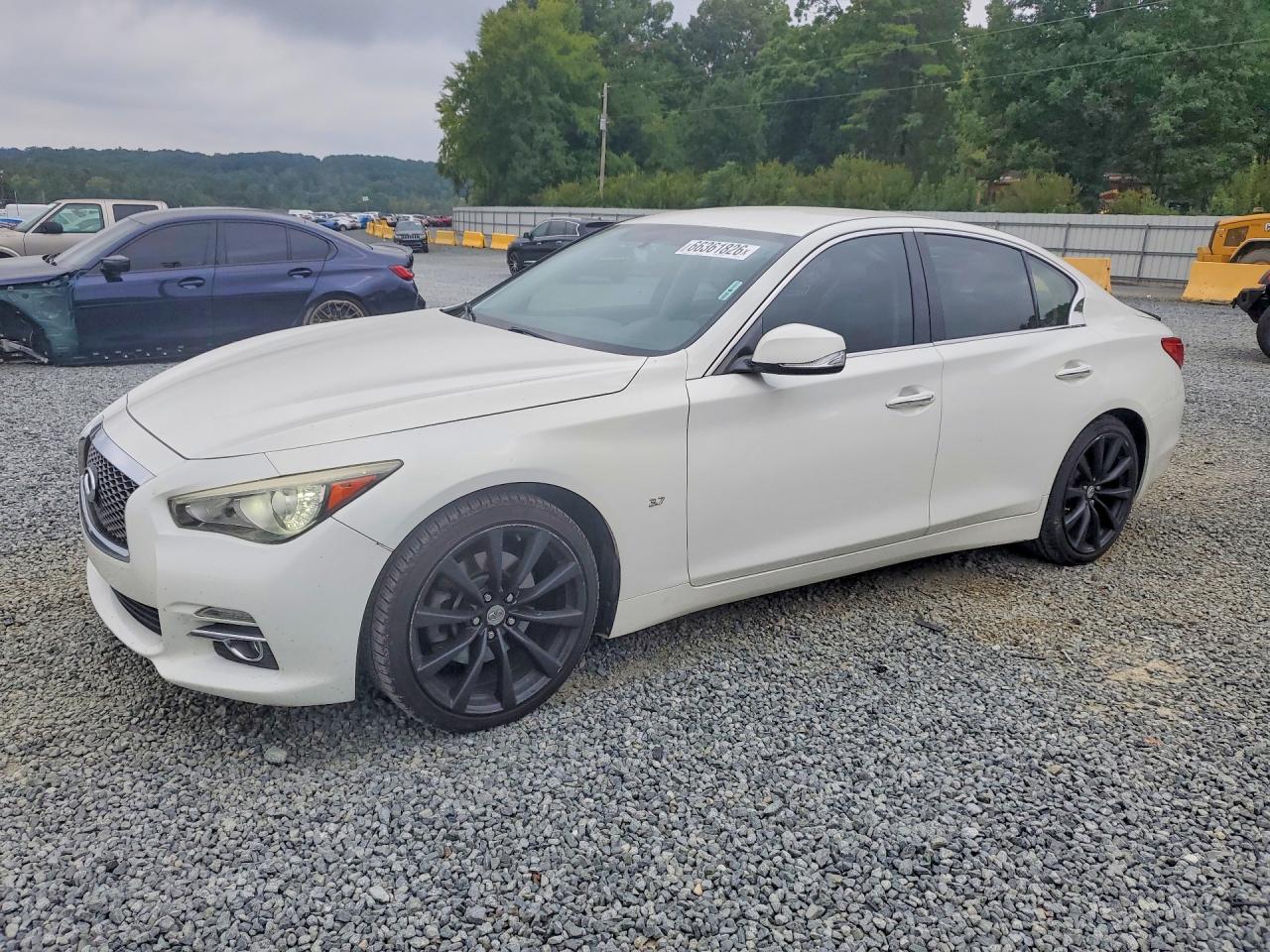 2015 INFINITI Q50 — Front 3/4