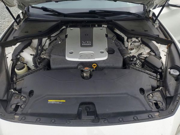 2015 INFINITI Q50 — Engine bay