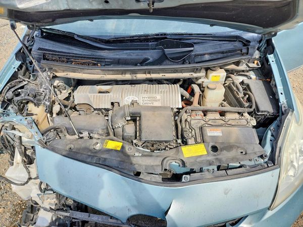 2013 TOYOTA PRIUS — Engine bay