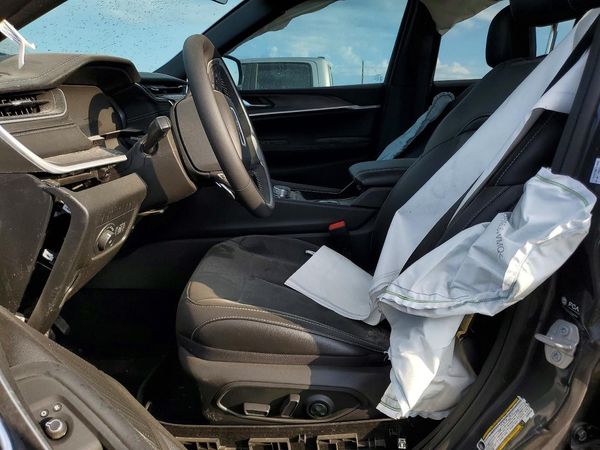2025 JEEP CHEROKEE Limited — DENT