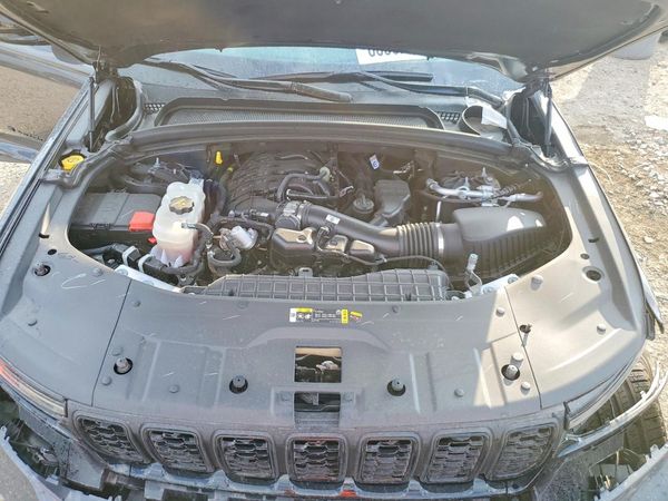 2025 JEEP CHEROKEE Limited — Engine bay