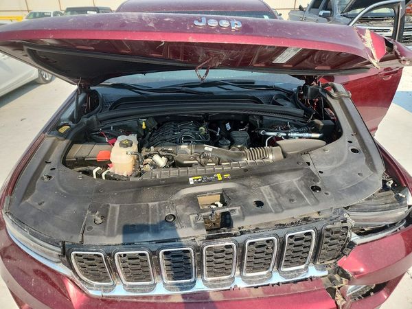2023 JEEP CHEROKEE Limited — Engine bay