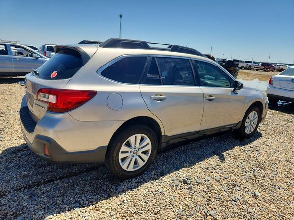 2018 SUBARU OUTBACK Base