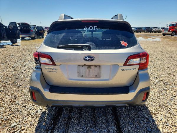 2018 SUBARU OUTBACK Base