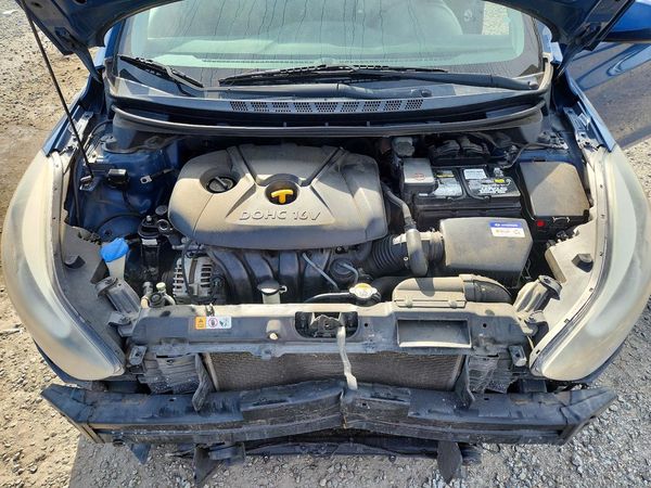 2015 HYUNDAI ELANTRA GLS(Middle) — Engine bay