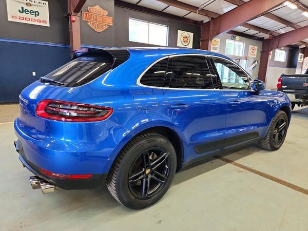 2016 PORSCHE MACAN