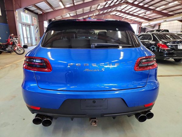 2016 PORSCHE MACAN