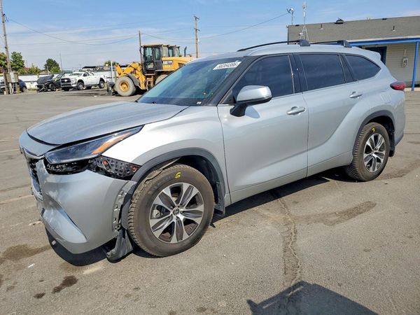 2021 TOYOTA HIGHLANDER XLE
