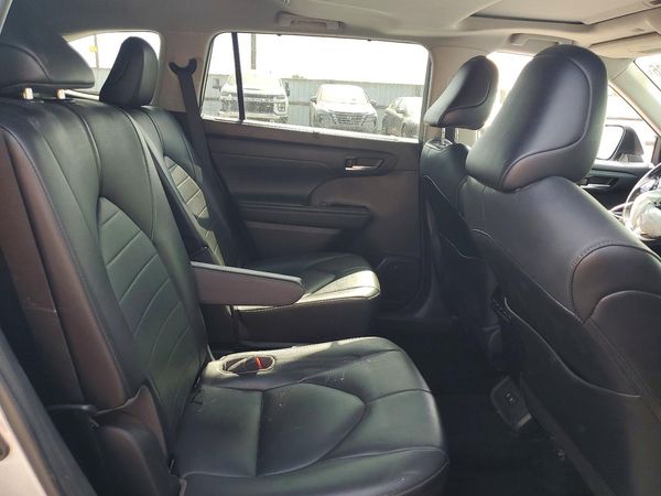 2021 TOYOTA HIGHLANDER XLE