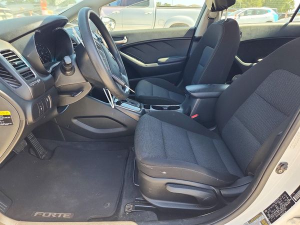 2017 KIA FORTE LX Base