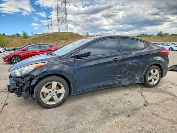 2013 HYUNDAI ELANTRA