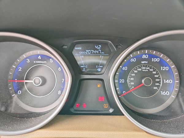 2013 HYUNDAI ELANTRA