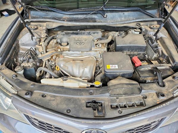 2012 TOYOTA CAMRY — Engine bay