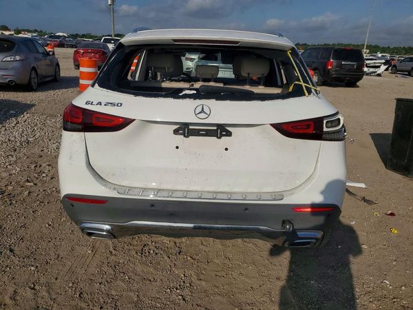 2021 MERCEDES-BENZ GLA