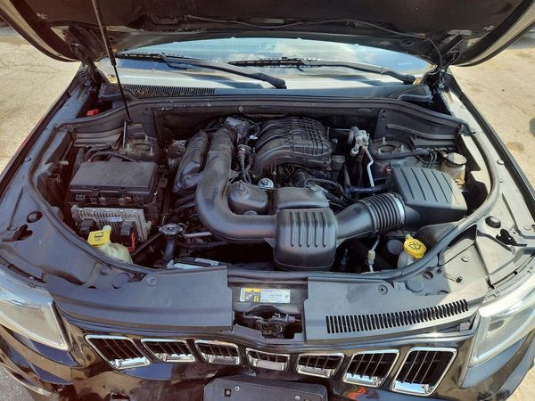 2015 JEEP GRAND CHEROKEE — Engine bay