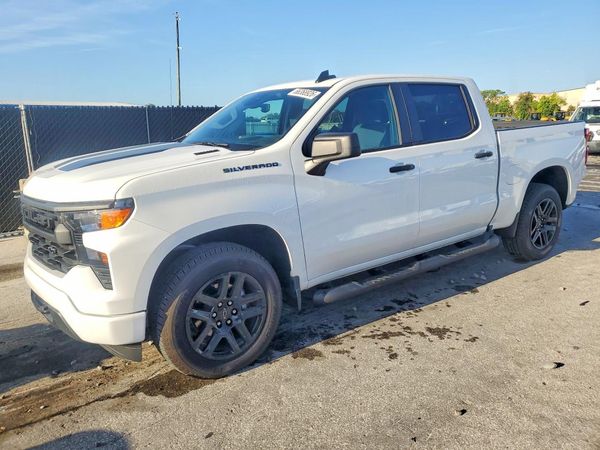 2025 CHEVROLET SILVERADO Custom — Front 3/4