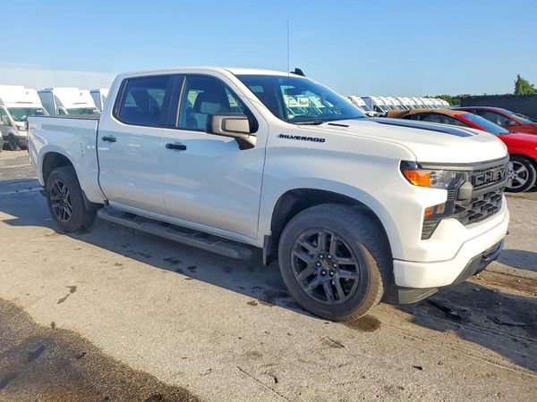 2025 CHEVROLET SILVERADO Custom — Passenger 3/4