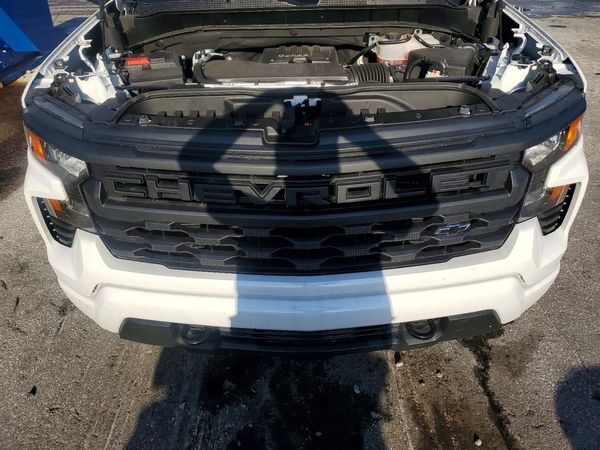 2025 CHEVROLET SILVERADO Custom — Engine bay