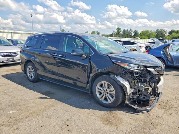 2024 TOYOTA SIENNA Platinum