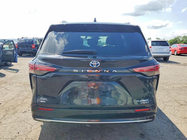 2024 TOYOTA SIENNA Platinum