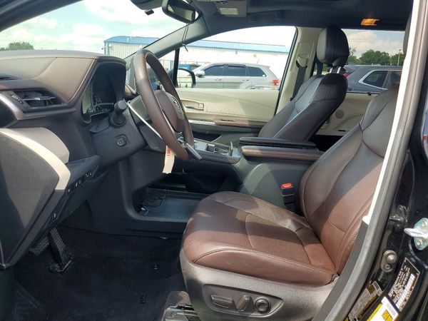 2024 TOYOTA SIENNA Platinum