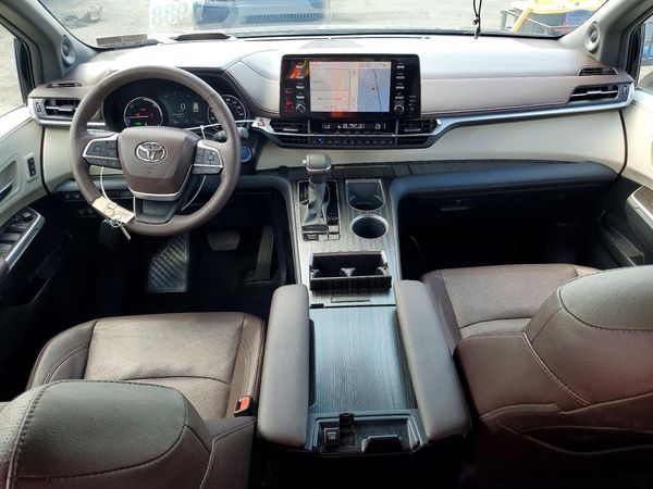 2024 TOYOTA SIENNA Platinum