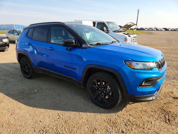 2024 JEEP COMPASS Latitude Lux, Altitude — Passenger 3/4