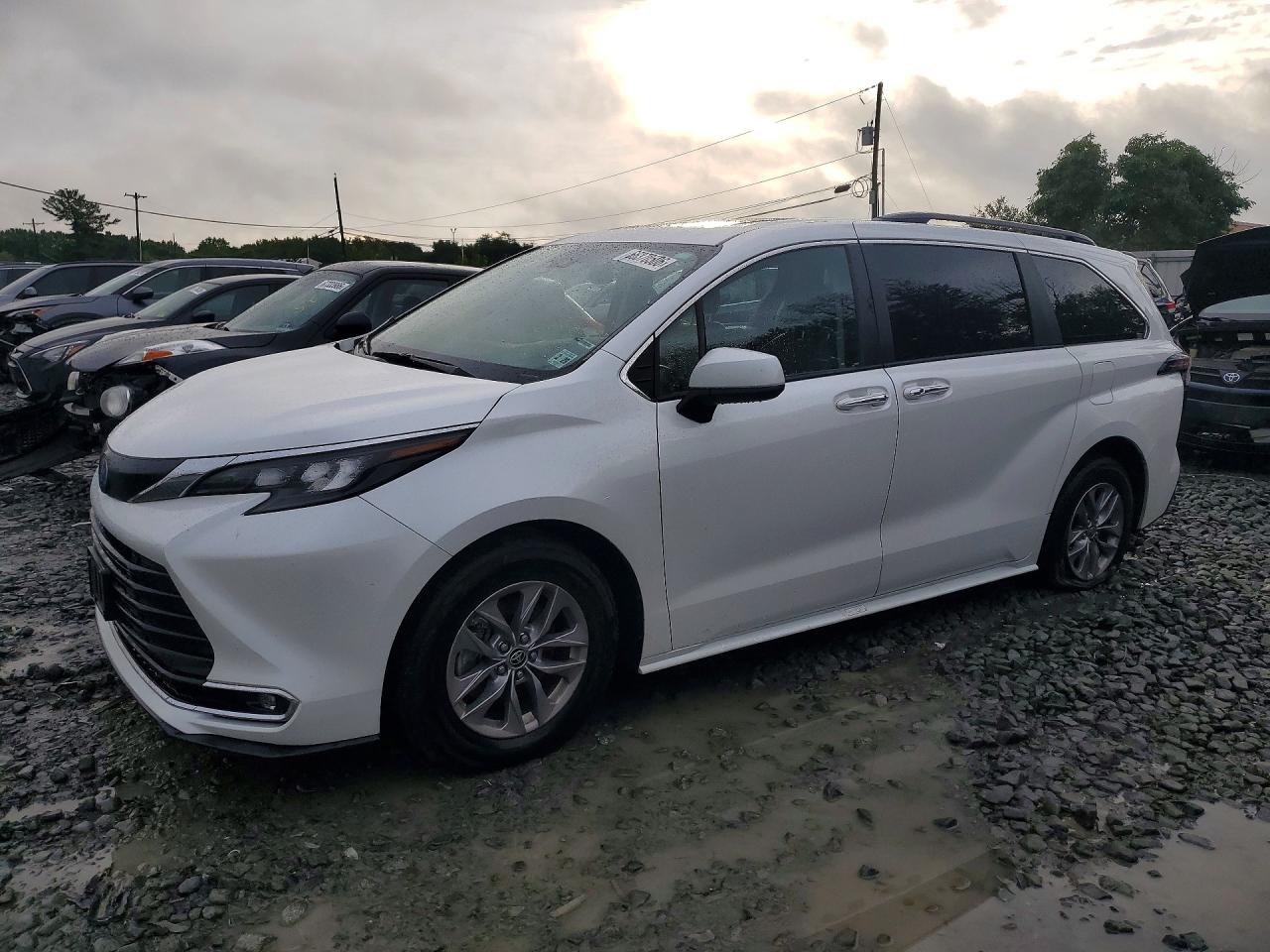 2024 TOYOTA SIENNA