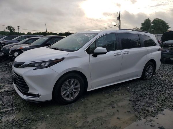 2024 TOYOTA SIENNA
