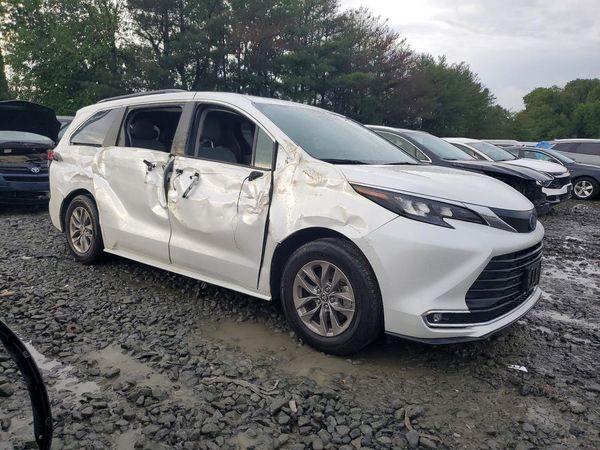 2024 TOYOTA SIENNA
