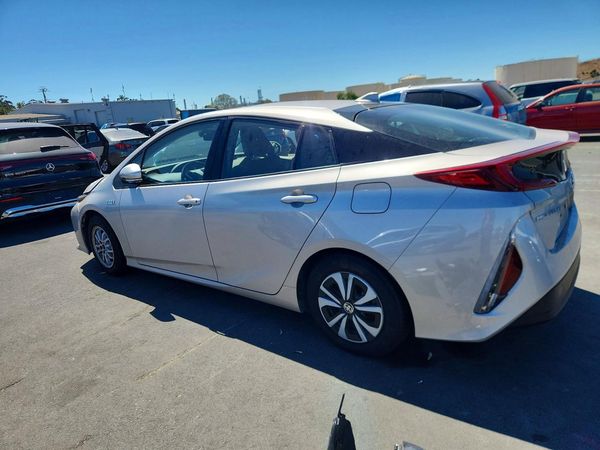 2019 TOYOTA PRIUS Plus/Premium/Advanced