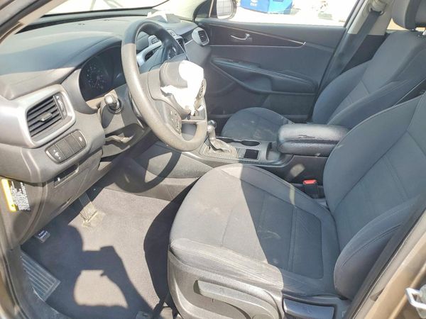 2016 KIA SORENTO L / LX — DENT